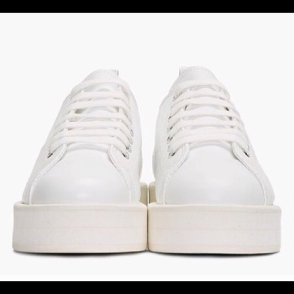 100 % authentic comme des garcon sneaker